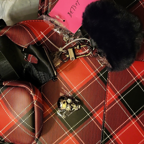 BETSEY JOHNSON skull 💀 detailed - Picture 2 of 8